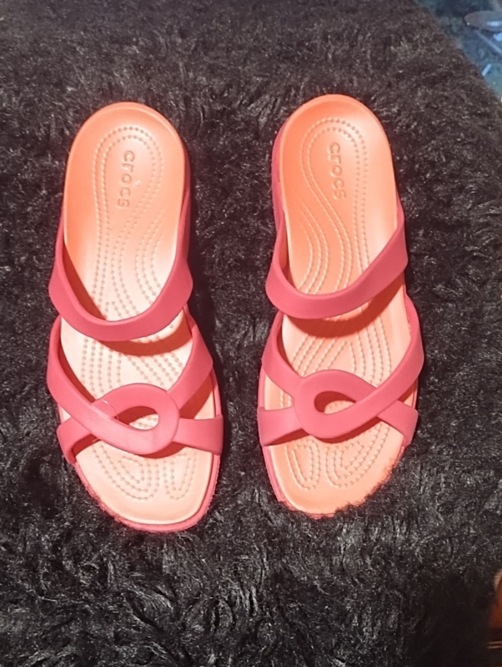 NWOT CROCS Women's Coral and Pink Strappy Slide Sandals 11 Wide .